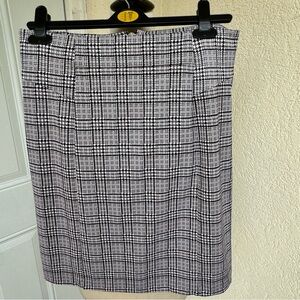 MICHAEL- Michael KORS. Mini Skirt. Black/Grey Checkered design.S-8. Houn…